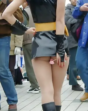 Skirt butt plug